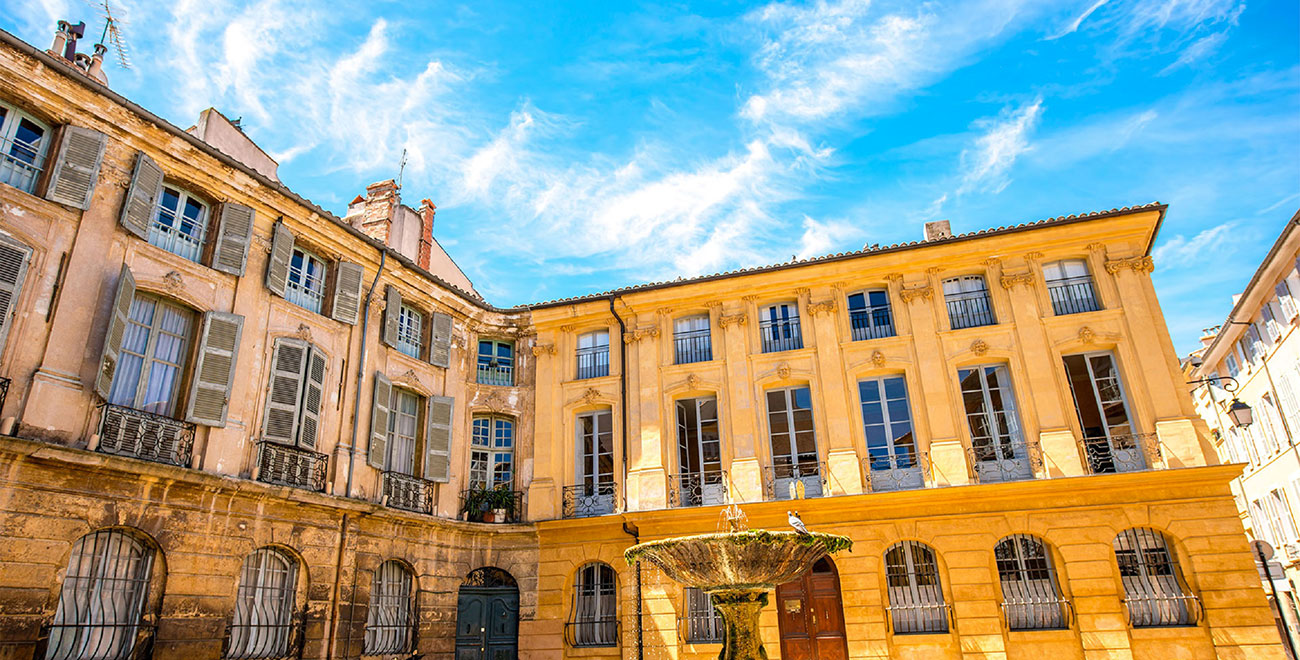 Le syndic est tenu d’inscrire à l’ordre du jour de l’assemblée générale les questions supplémentaires des copropriétaires, en application de l’article 10 du décret du 17.03.1967, sans avoir à en apprécier leur opportunité.